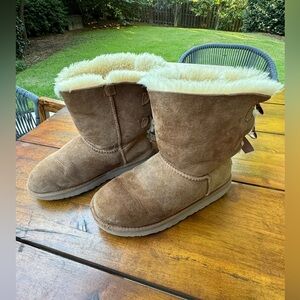 Girls UGG Bailey Bow boots Size 3 Chestnut